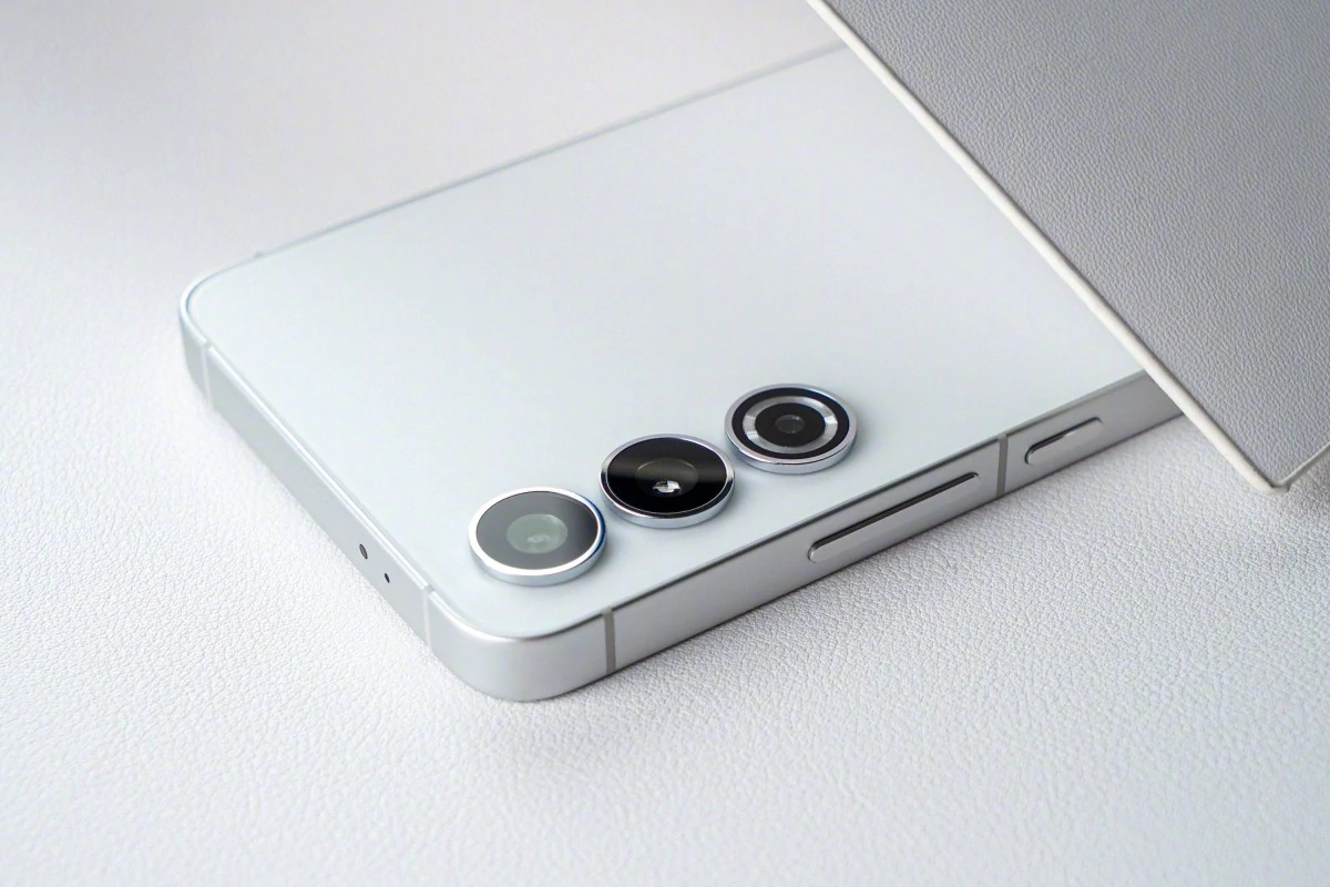 Samsung Galaxy S24 และ S24+ อาจเปลี่ยนไปใช้ดีไซน์ขอบด้านข้างแบบแบน 1 gsmarena 002 1 | Samsung | Samsung Galaxy S24 และ S24+ อาจเปลี่ยนไปใช้ดีไซน์ขอบด้านข้างแบบแบน