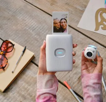 INSTAX Pal Lifestyle 1 | INSTAX Pal | INSTAX Pal กล้องไซส์จิ๋วโดยฟูจิฟิล์มมาพร้อมฟิล์มมินิลายใหม่