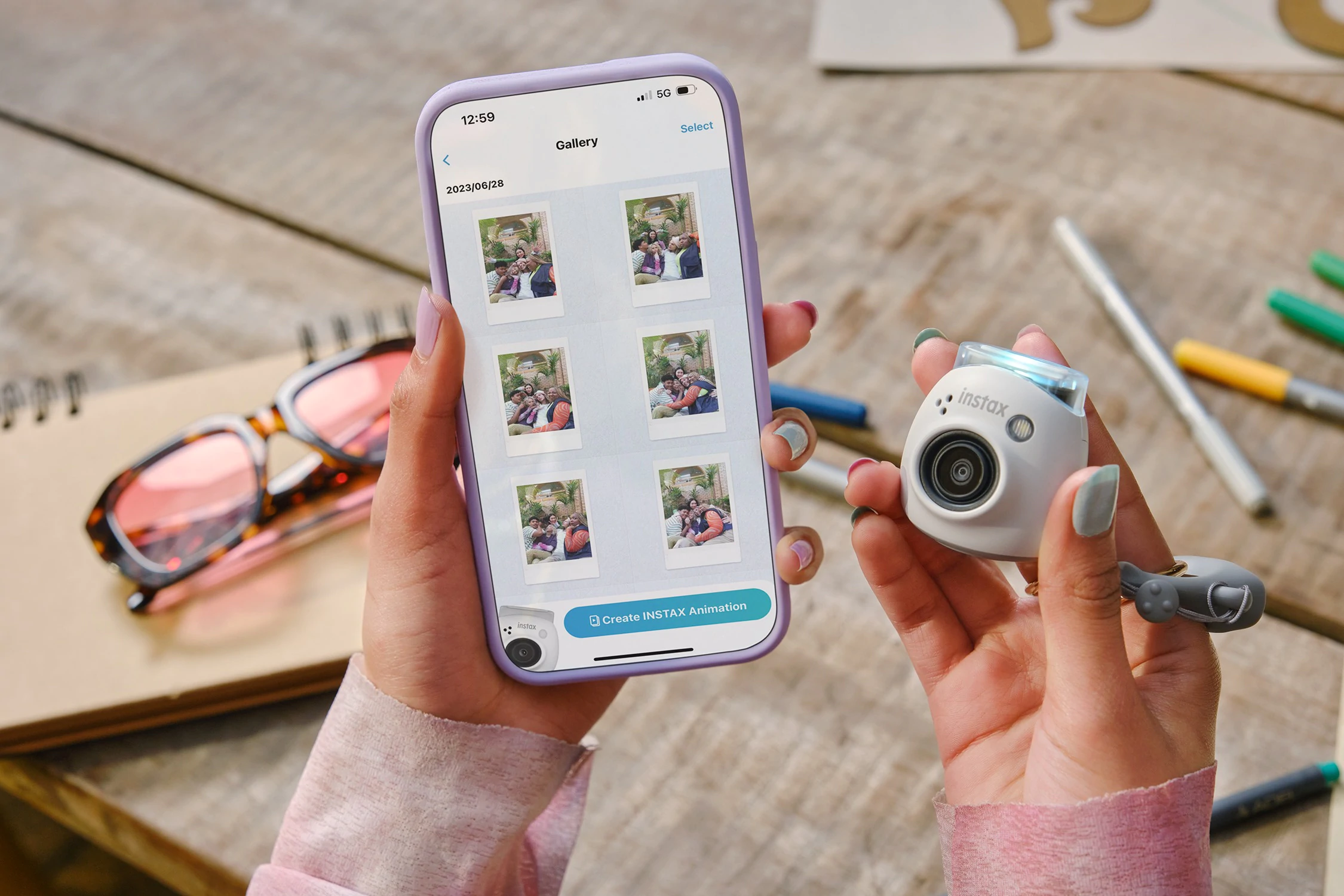 INSTAX Pal Lifestyle 2 | INSTAX Pal | INSTAX Pal กล้องไซส์จิ๋วโดยฟูจิฟิล์มมาพร้อมฟิล์มมินิลายใหม่
