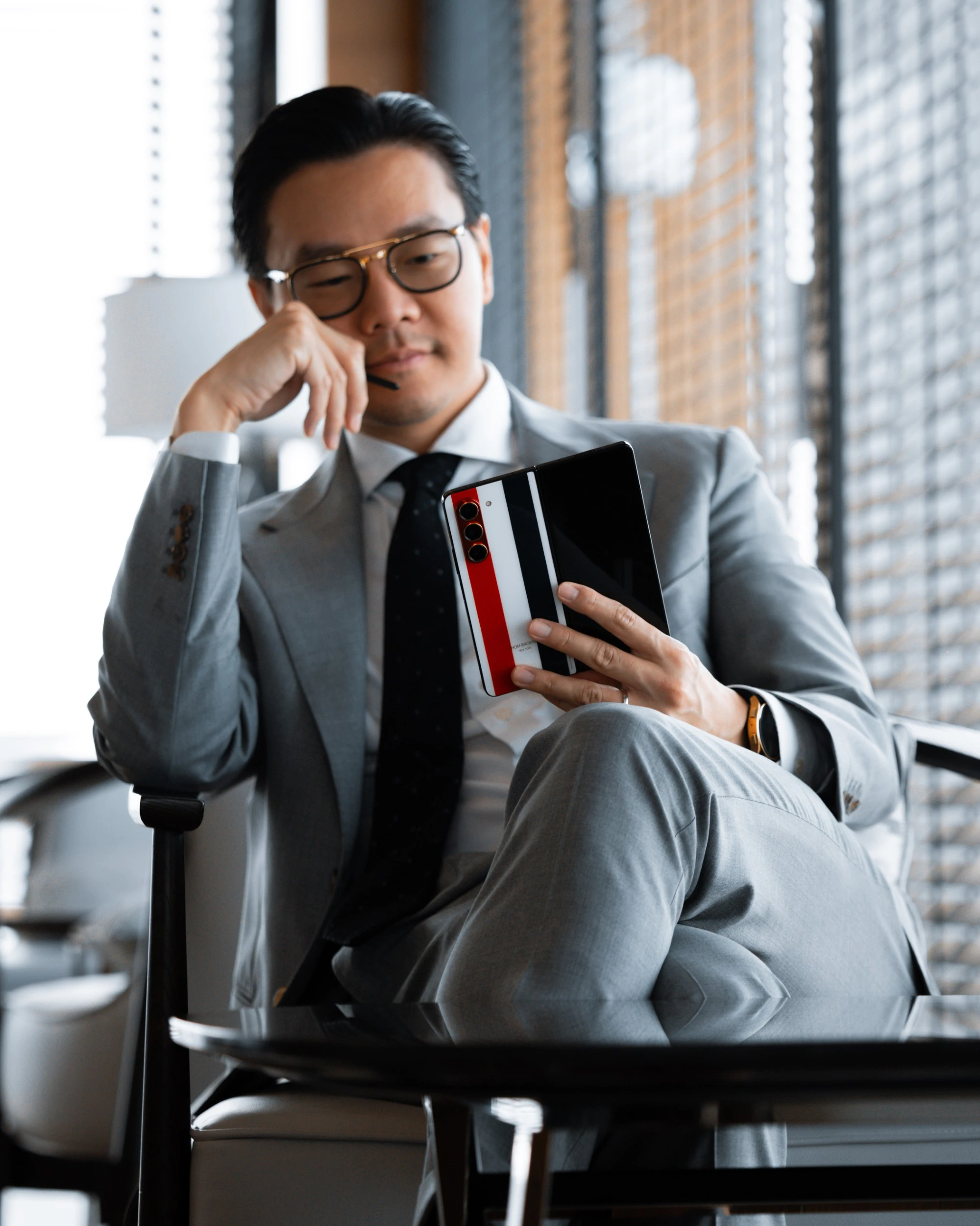 Saint TB 2 | Galaxy Z Fold5 Thom Browne Edition | Galaxy Z Fold5 Thom Browne Edition เปิดขายแล้ววันนี้!