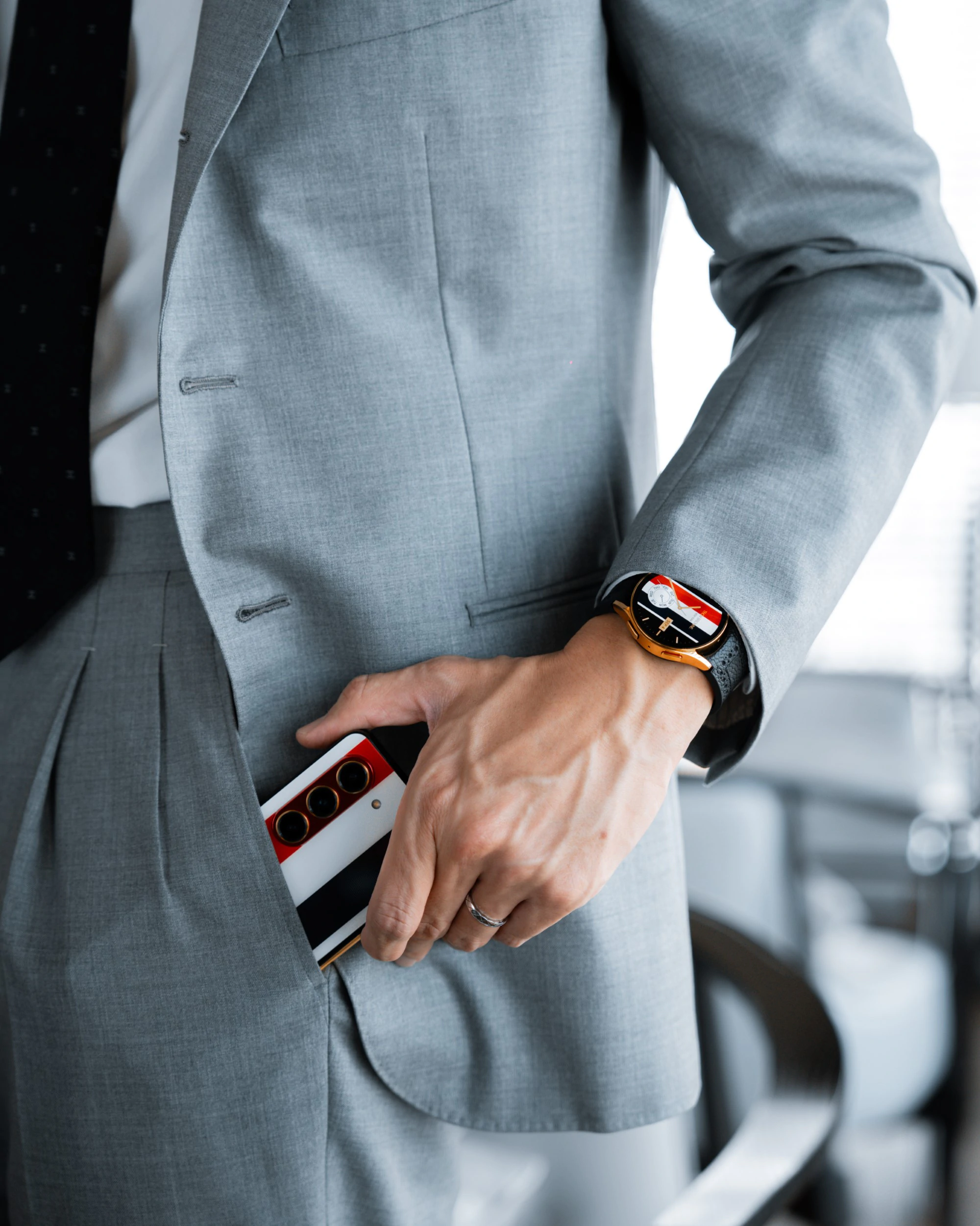 Saint TB 6 | Galaxy Z Fold5 Thom Browne Edition | Galaxy Z Fold5 Thom Browne Edition เปิดขายแล้ววันนี้!