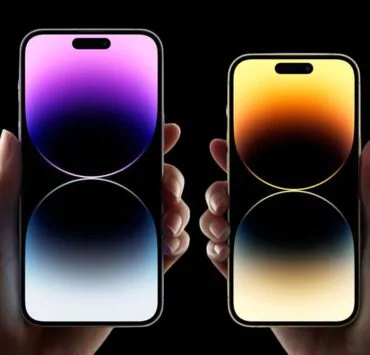 iPhone 14 Pros in Hand Black Background Feature | iPhone Update | โต้กลับ! รัฐบาลจีนสั่งแบนไม่ให้เจ้าหน้าที่รัฐใช้ iPhone และห้ามพกไปสถานที่ทำงาน