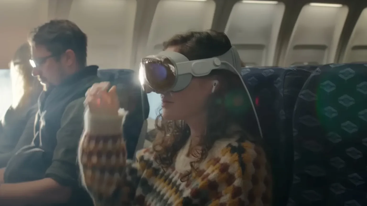 Apple ออกมาอธิบายว่าทำไม AirPods Pro 2 (USB-C) ถึงรองรับ Lossless Audio เมื่อใช้คู่กับ Vision Pro