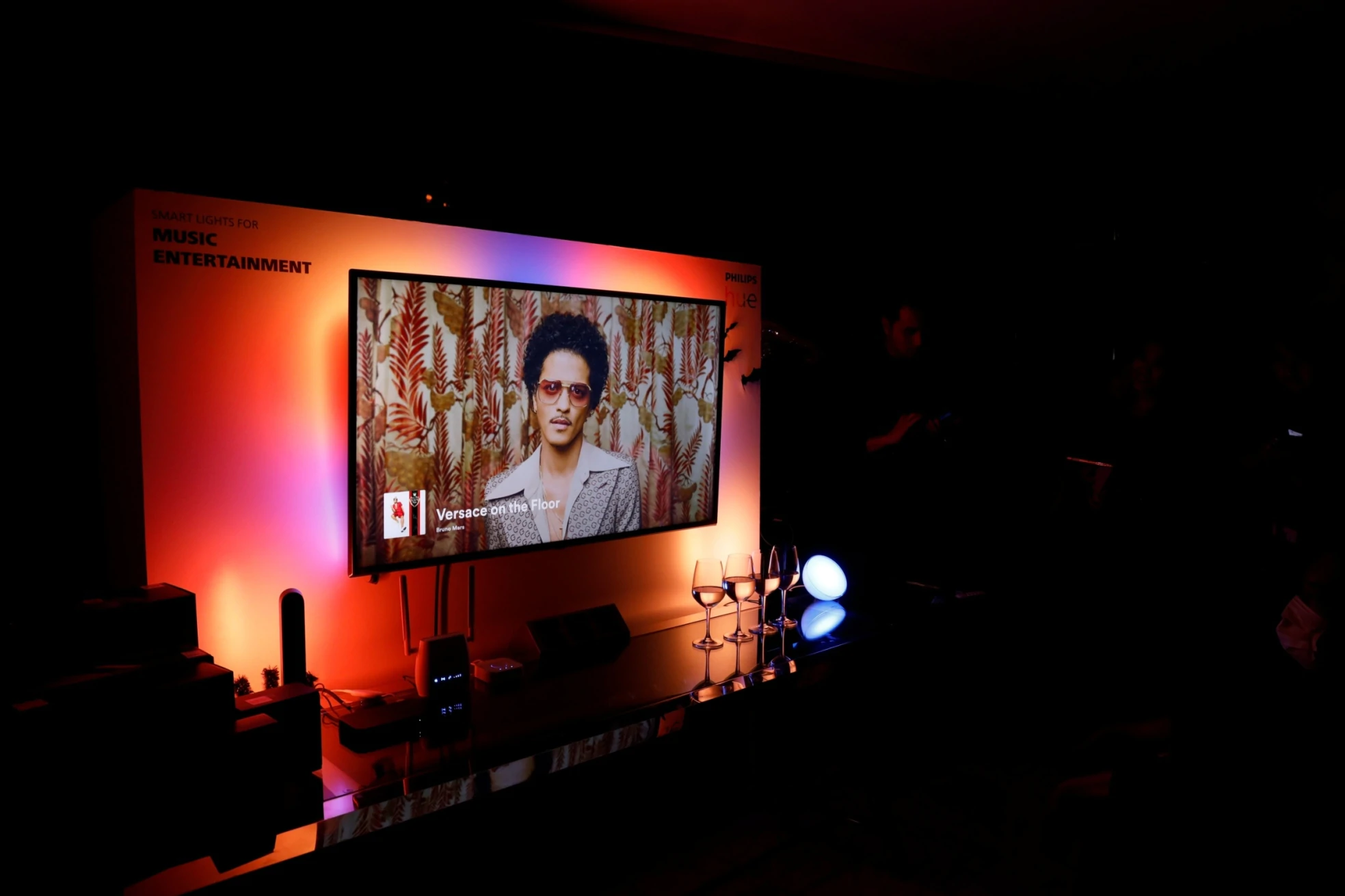 Philips Hue 1 | IoT | เปิดผลิตภัณฑ์ ‘Philips Hue’ ใหม่ในไทย ระบบไฟ IoT อัจฉริยะ เน้นด้านโฮมเอนเตอร์เทน และ PC gaming