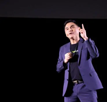 นายสมชัย เลิศสุทธิวงค์ CEO AIS 0 0 | AIS | AIS โชว์ผลงานไตรมาส 3 โตแกร่ง มือถือ, เน็ตบ้าน, ลูกค้าองค์กร รายได้รวม 137,555 ล้านบาท