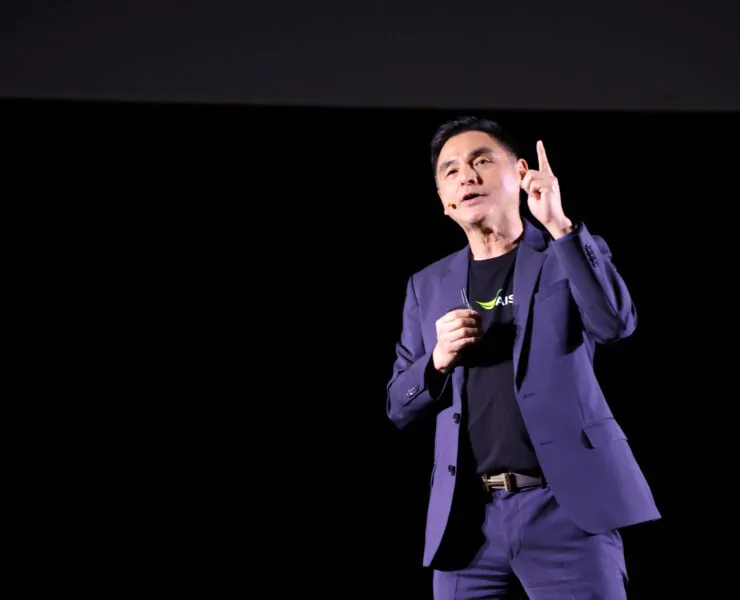 นายสมชัย เลิศสุทธิวงค์ CEO AIS 0 0 | AIS | AIS โชว์ผลงานไตรมาส 3 โตแกร่ง มือถือ, เน็ตบ้าน, ลูกค้าองค์กร รายได้รวม 137,555 ล้านบาท