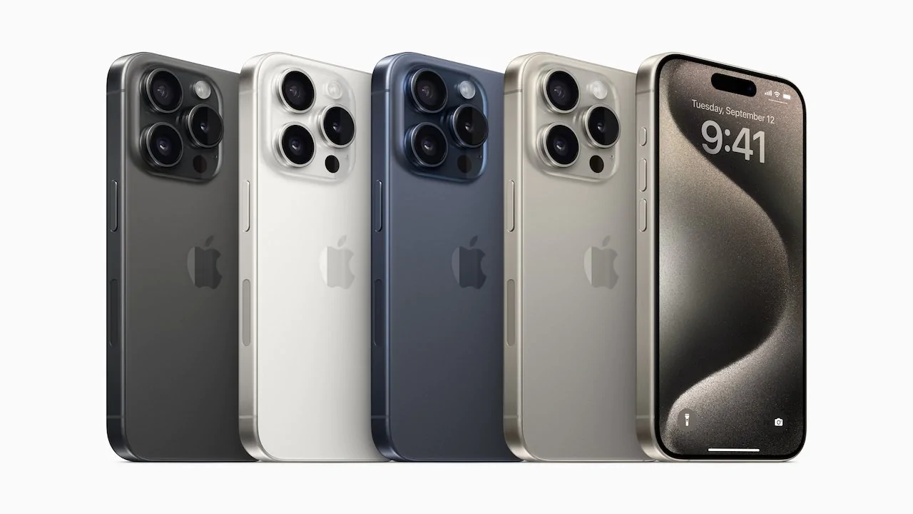 งงเลยชายคนนึงสั่ง iPhone 15 แค่ 4 เครื่องแต่ Apple ส่งมาเหนาะๆสามลัง! 1 56189 114315 Apple iPhone 15 Pro lineup color lineup 230912 | iPhone 15 | งงเลยชายคนนึงสั่ง iPhone 15 แค่ 4 เครื่องแต่ Apple ส่งมาเหนาะๆสามลัง!