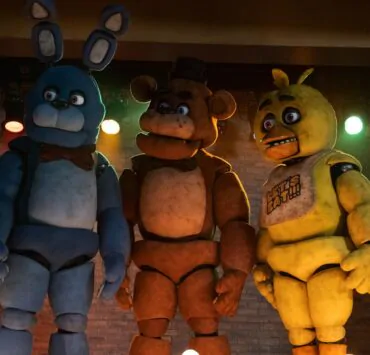 MV5BNzAxM2JmMjEtZjE0My00OWQzLWE3ZTEtYzc4MzViOGZhODI3XkEyXkFqcGdeQWFkcmllY2xh. V1 | Five Nights At Freddy's | รวม Easter Egg ในหนัง Five Nights at Freddy's ที่คุณอาจยังไม่รู้! *SPOILER ALERT!*