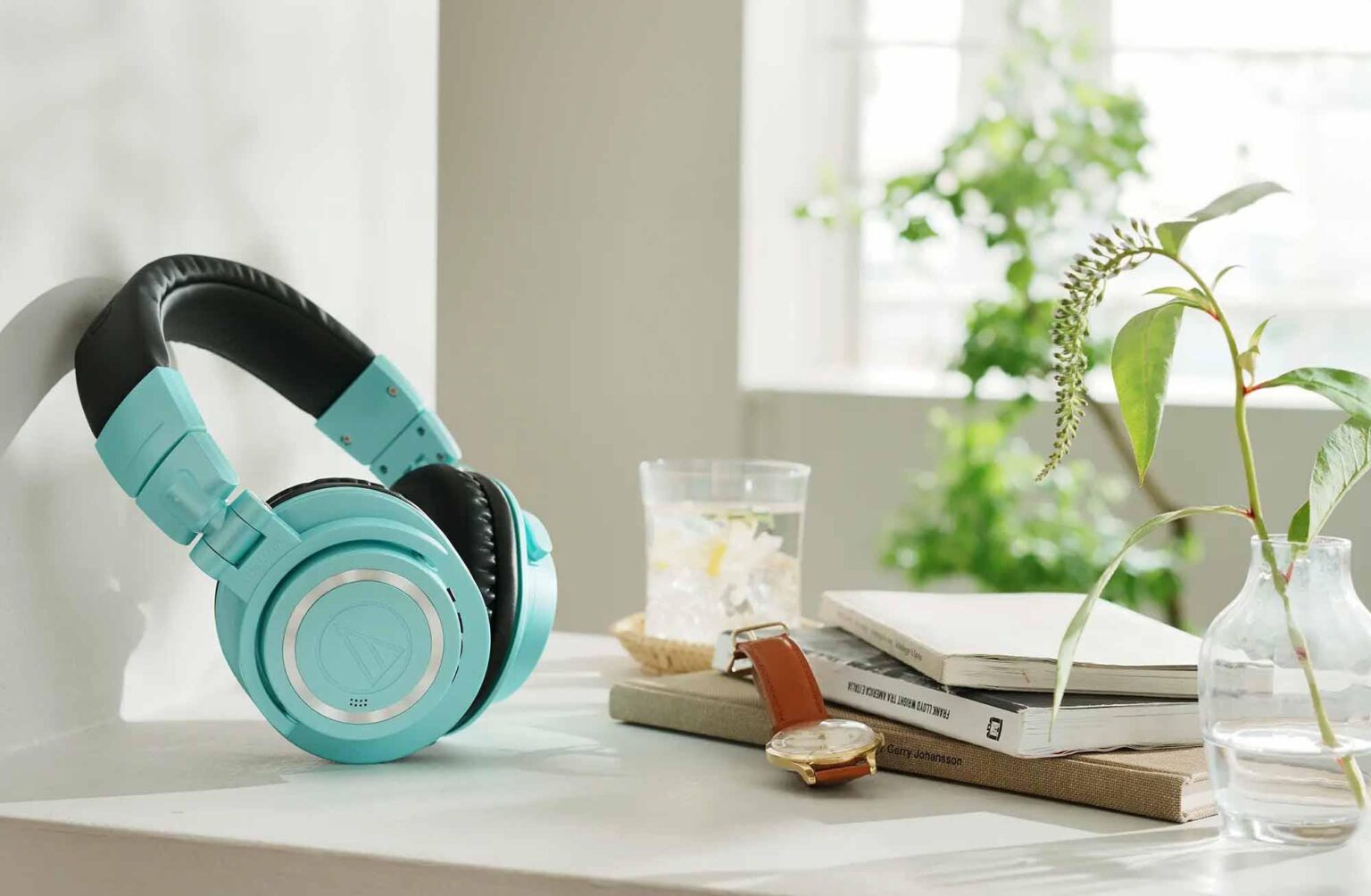 คอลเลคชั่นใหม่ สีเขียวมิ้นท์สดใสตัดสีดำ, หูฟัง ATH-M50xBT Ice Blue จาก Audio Technica