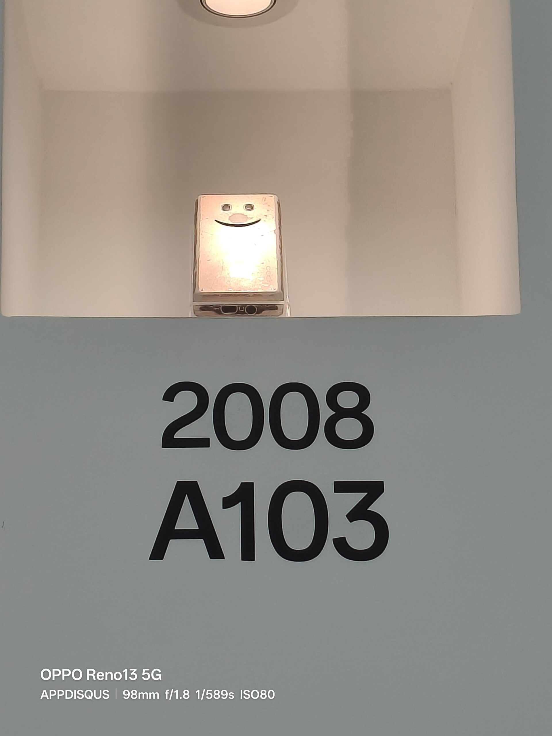 ฟีเจอร์โฟนรุ่นแรก A103 หรือที่เรียกว่า Smiley Phone