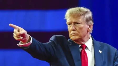 Donald Trump ยกเว้นภาษีสมาร์ตโฟน-คอมพิวเตอร์ หวั่นกระทบผู้บริโภค