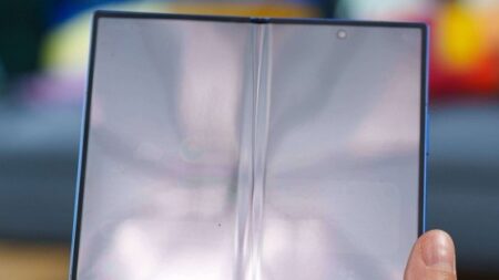 ทนไม่ทนคิดดู! หน้าจอ Z Fold7 พับได้มากกว่า Fold6 ถึง 2.5 เท่า