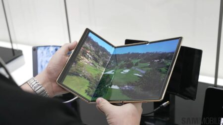 มือถือพับได้ 3 ตอนของ Samsung มาแน่ พร้อมชิปตัวแรงสุด