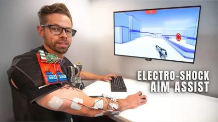 ( อย่าทำตาม ) Youtuber ลองติด Aimbot ใส่ตัวเองให้ยิงแม่นขึ้น