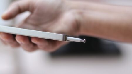 Galaxy S26 Ultra อาจได้ S Pen ดีไซน์ใหม่ โค้งมนรับตัวเครื่อง