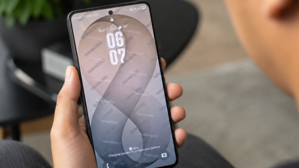 Samsung Galaxy Z Fold 8 หลุดภาพเครื่องจริง พร้อมวอลเปเปอร์ใหม่ก่อนเปิดตัว