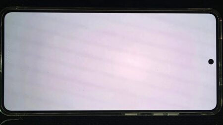 ผู้ใช้ Galaxy S26 Ultra หลายรายพบปัญหาจอแดงตรงกลาง Samsung เร่งตรวจสอบสาเหตุ