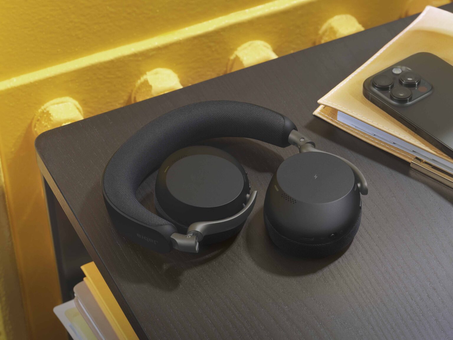 อาร์ทีบีฯ เปิดตัว Jabra Evolve3 85 และ Evolve3 75 หูฟังไร้สายสำหรับประชุมออนไลน์สุดไฮเทค ยกระดับการสื่อสาร ด้วยพลัง AI พร้อม Adaptive ANC และ ClearVoice